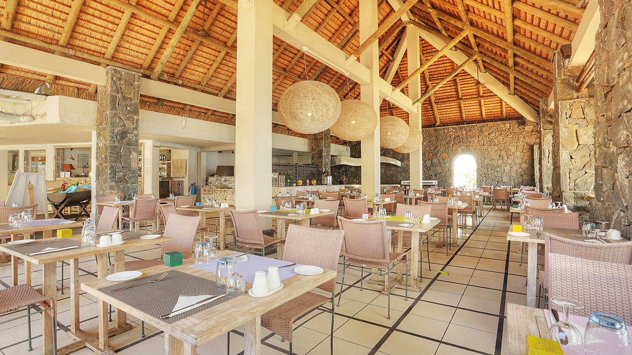 Dinner at The Baie Restaurant | Cocotiers Hotel – Mauritius