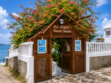 Le Récif Guest House — Half board + 1 full day tour + Île aux Cocos (with lunch) — 2–3 Pax