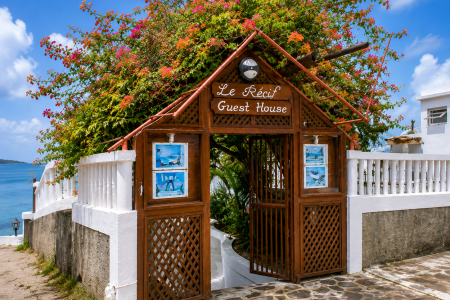 Le Récif Guest House — Half board + 1 full day tour + Île aux Cocos (with lunch) — 2–3 Pax