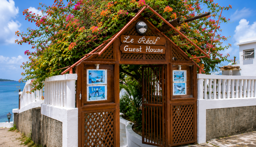 Le Récif Guest House — Half board + 1 full day tour + Île aux Cocos (with lunch) — 2–3 Pax