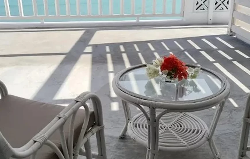 Le Récif Guest House — Half board + 2 full day tours — 7–10 Pax