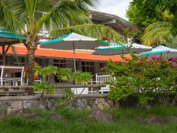 Oasis Vacances Guesthouse – Rodrigues — Half board + 1 full day tour + Île aux Cocos (with lunch) — 2–3 Pax